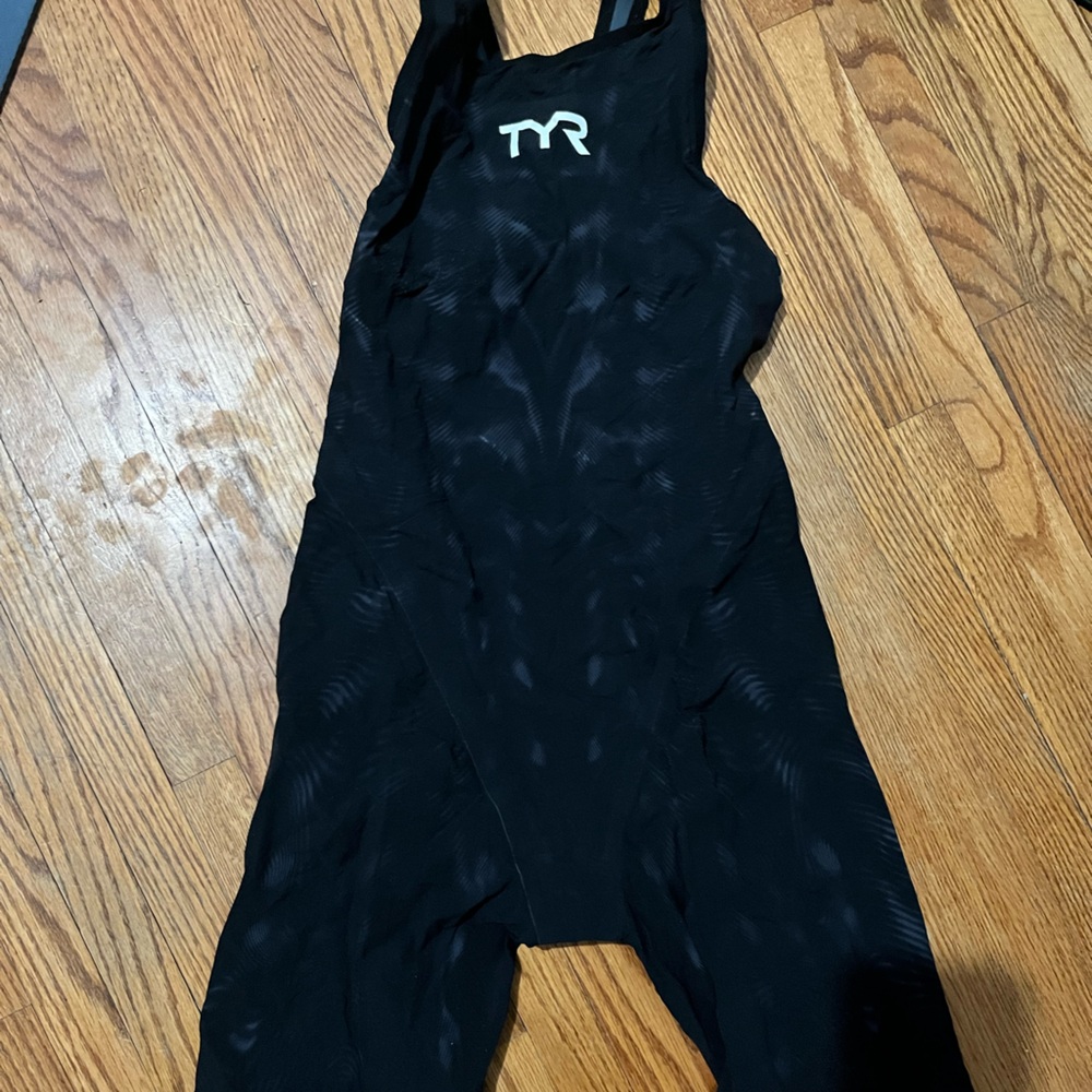 TYR venzo tech suit size 26